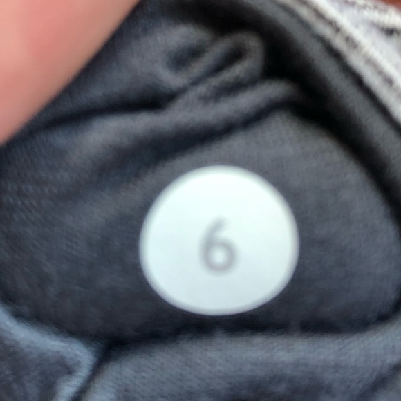 Lululemon Ladies Crop - Picture 5 of 5